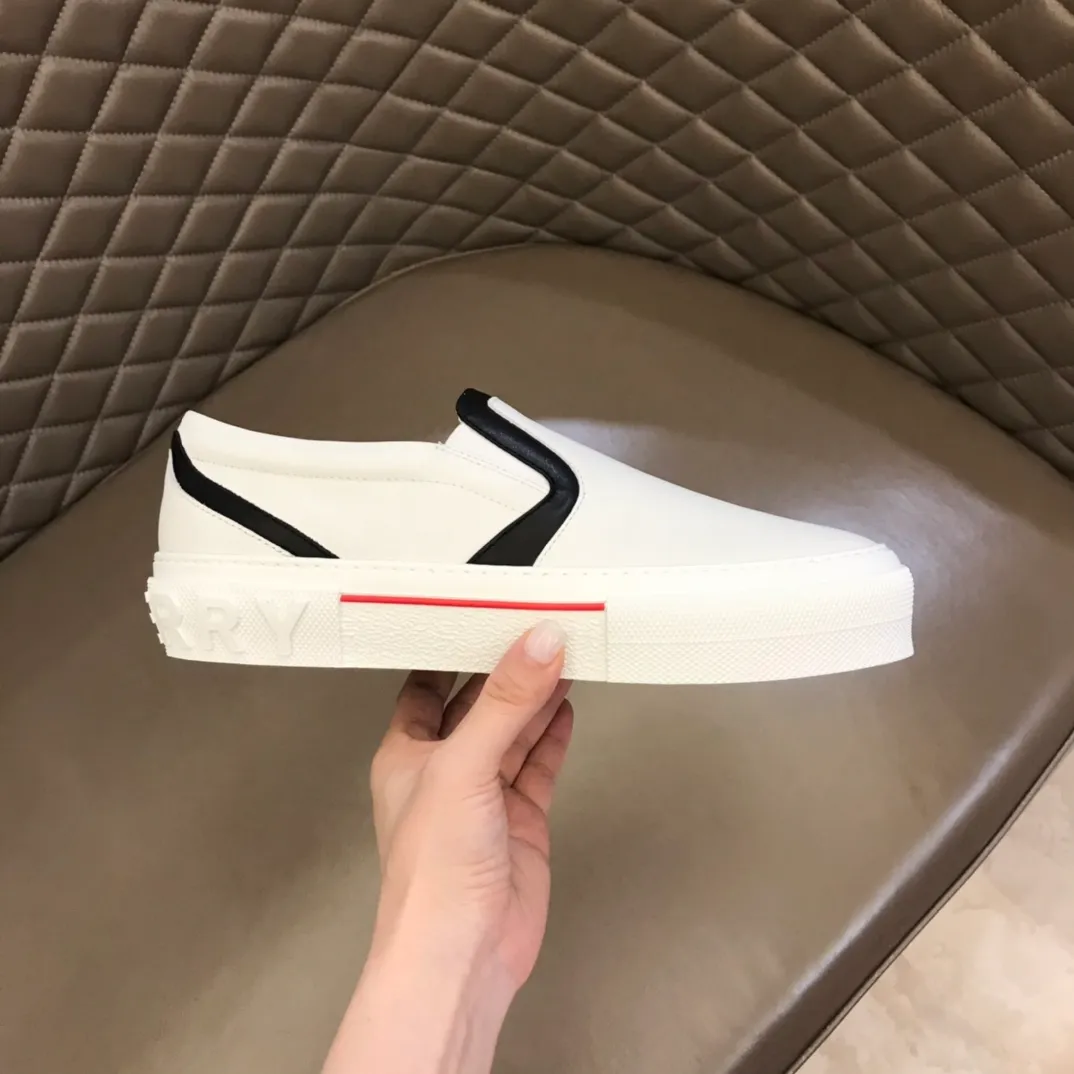 p360 "Burberr*" men's classic low-top sneakers are reinterpreted in Vintage checkered cotton material and decorated with a new brand logo. First-layer sheepskin lining, embossed Burberry logo on the heel, and original TPU outsole! Size: 38-44